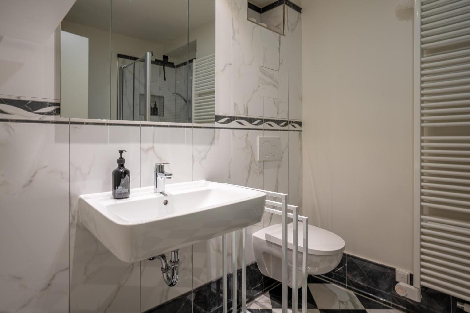 Cls Zentrale City-Wohnung In Hamburg Mit E-Laden Und Tiefgarage, Grosser Balkon, Blick Ueber Hamburg, Parkplatz, Cafe Im Haus, Bushaltestelle Direkt Gegenueber, Flex Check In Εξωτερικό φωτογραφία